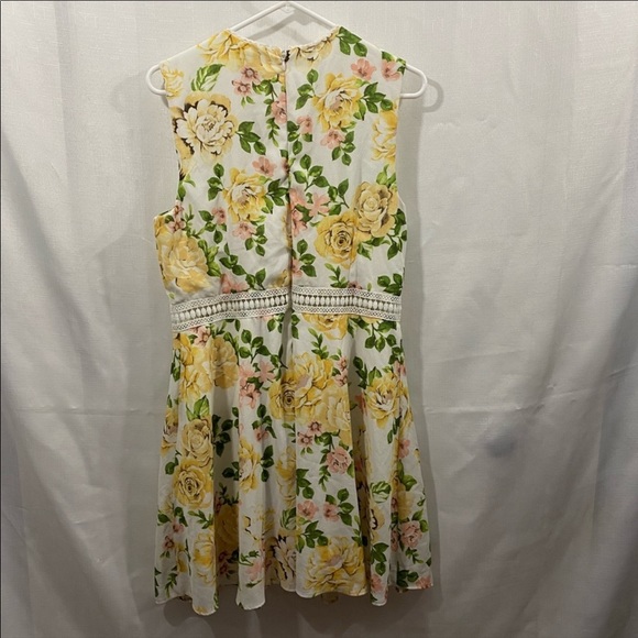 Gorgeous Disney princess dress - Picture 3 of 4